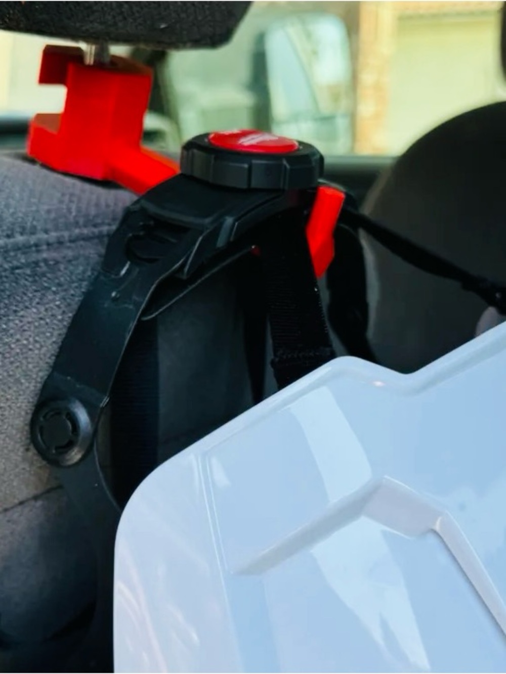 Hard hat car mount